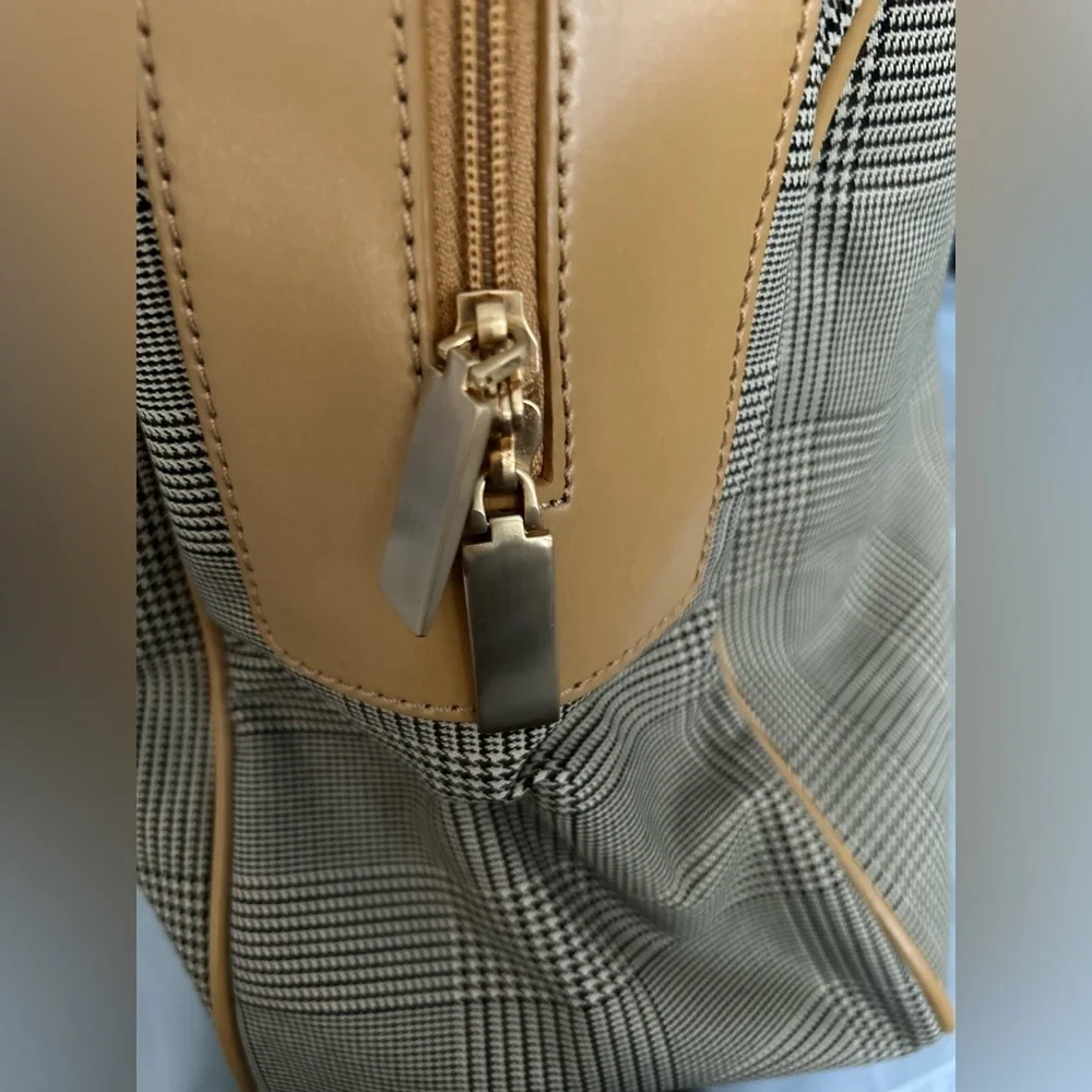 Adrienne Vittadini Vintage travel bag. NWT